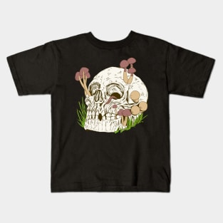 Skull with mushrooms and worm - Aestethic Goblincore Kids T-Shirt